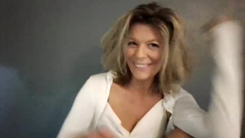 Snapshot of haileys123 chatting on 06-06-26, 06:45 Hailey online show from 06-06-26, 06:45