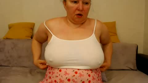Snapshot of hairy_vi chatting on 06-16-26, 09:39 hairy vicky online show from 06-16-26, 09:39