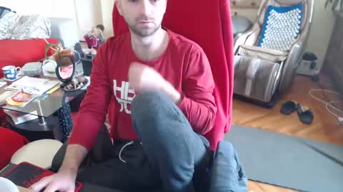 Snapshot of hairyass25yo chatting on 12-17-24, 11:06 Puppy3 StockyDaddiesmusclebearsbeefybigmans online show from 12-17-24, 11:06