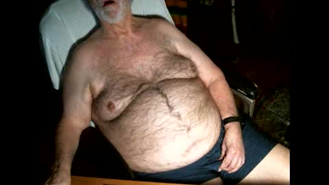 hairybear813 online show from 05-18-26, 03:57