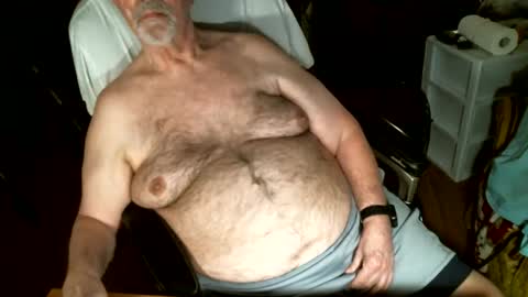 hairybear813 online show from 06-04-26, 12:49