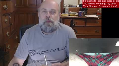 Snapshot of hairydaddybear69 chatting on 05-03-26, 12:27 HairyDaddyBear69 online show from 05-03-26, 12:27