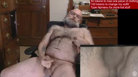 Snapshot of hairydaddybear69 chatting on 05-06-26, 01:14 HairyDaddyBear69 online show from 05-06-26, 01:14