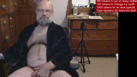 Snapshot of hairydaddybear69 chatting on 05-09-26, 12:10 HairyDaddyBear69 online show from 05-09-26, 12:10