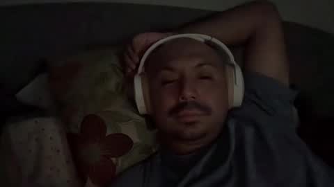 Snapshot of hairyman30000 chatting on 10-29-25, 02:03 hairyman30000 online show from 10-29-25, 02:03