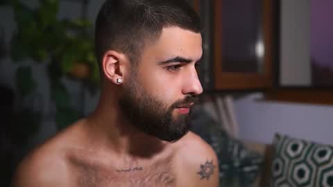 Snapshot of hairyrobxxx chatting on 09-11-25, 03:39 HairyRobXxX online show from 09-11-25, 03:39