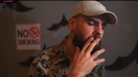 Snapshot of hairyrobxxx chatting on 10-21-25, 03:35 HairyRobXxX online show from 10-21-25, 03:35