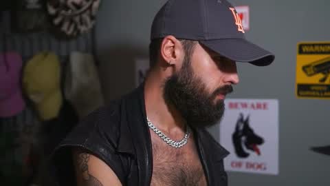 Snapshot of hairyrobxxx chatting on 11-19-25, 04:40 HairyRobXxX online show from 11-19-25, 04:40