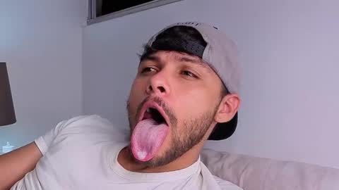 Independent       model  online show from 11-29-25, 11:30