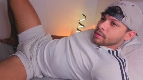 Independent       model  online show from 12-18-25, 11:33