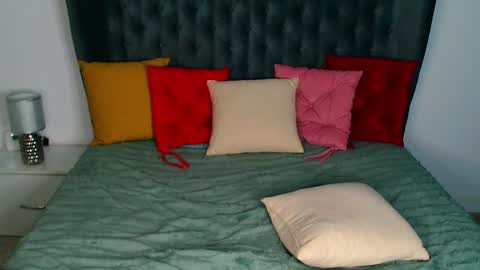 Rose online show from 01-29-25, 01:16