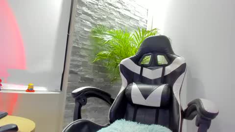 Anahis online show from 01-27-25, 01:05