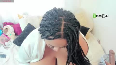 Snapshot of hallestrawberry69 chatting on 06-18-26, 08:13 HALLE online show from 06-18-26, 08:13