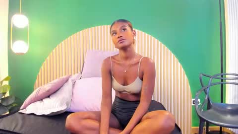 Halley Lorens online show from 02-11-26, 04:56