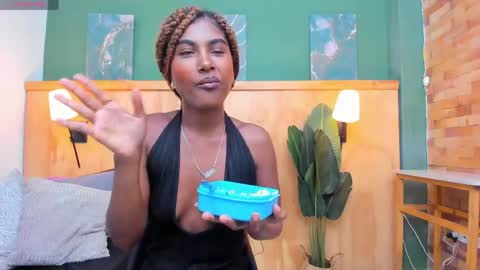 Halley Lorens online show from 04-18-26, 07:07