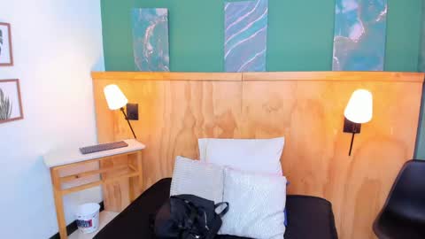 Halley Lorens online show from 04-20-26, 07:15