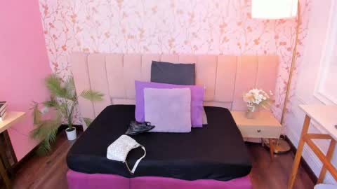 Halley Lorens online show from 05-19-26, 06:58