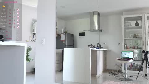 insta Laupalacio777Next stream 01th December online show from 02-24-25, 06:26