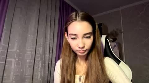 Snapshot of halliemcanaw chatting on 11-10-25, 06:40 Holly online show from 11-10-25, 06:40