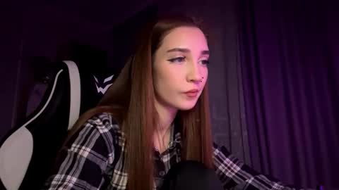 Snapshot of halliemcanaw chatting on 12-03-25, 07:34 Holly online show from 12-03-25, 07:34