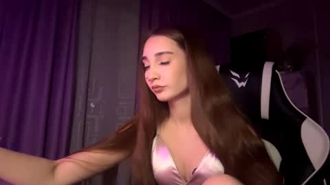 Snapshot of halliemcanaw chatting on 12-14-25, 09:08 Holly online show from 12-14-25, 09:08