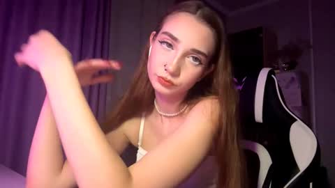 Snapshot of halliemcanaw chatting on 12-16-25, 07:19 Holly online show from 12-16-25, 07:19