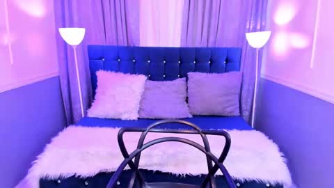 Halls Red online show from 12-19-24, 09:49