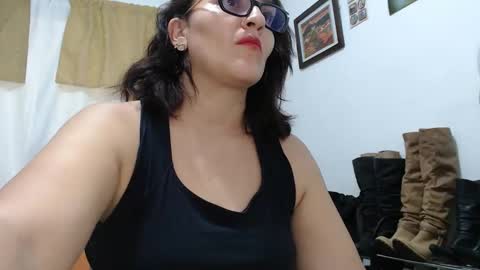 Snapshot of hammer9247 chatting on 10-15-25, 04:07 hammer9247 online show from 10-15-25, 04:07