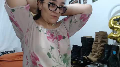 Snapshot of hammer9247 chatting on 10-19-25, 02:18 hammer9247 online show from 10-19-25, 02:18