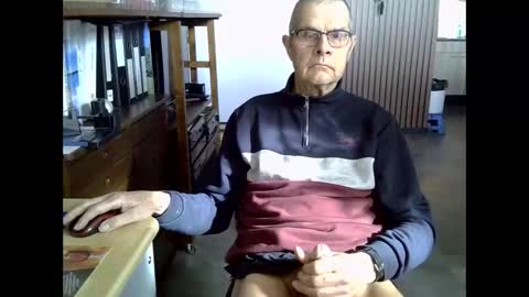 Snapshot of hamto65 chatting on 02-17-26, 11:18 Prefer men 80 online show from 02-17-26, 11:18