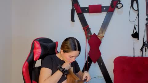 Snapshot of hana_and_zeta2 chatting on 05-03-26, 12:22 Hana and Zeta online show from 05-03-26, 12:22