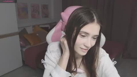 Hana online show from 11-17-25, 01:06