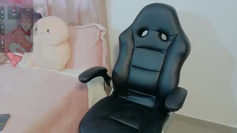 Snapshot of hanaa_rosse chatting on 03-11-25, 02:18 Hanna Rosse online show from 03-11-25, 02:18