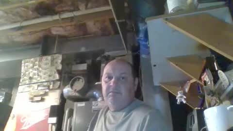 Snapshot of handiemanhere chatting on 10-22-25, 04:40 naked man online show from 10-22-25, 04:40