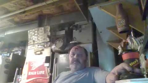 Snapshot of handiemanhere chatting on 11-28-25, 02:36 naked man online show from 11-28-25, 02:36