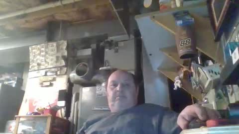 Snapshot of handiemanhere chatting on 03-29-26, 06:41 naked man online show from 03-29-26, 06:41