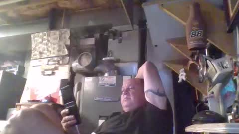 Snapshot of handiemanhere chatting on 06-08-26, 02:01 naked man online show from 06-08-26, 02:01