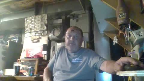 Snapshot of handiemanhere chatting on 06-17-26, 01:52 naked man online show from 06-17-26, 01:52