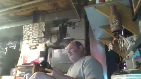 Snapshot of handiemanhere chatting on 06-19-26, 03:22 naked man online show from 06-19-26, 03:22