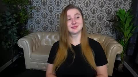 Snapshot of handsome_d_ chatting on 09-15-25, 06:02 Dayana online show from 09-15-25, 06:02