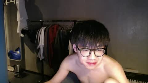 handsome_mannn online show from 04-17-26, 09:07