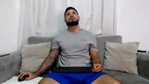 Snapshot of handsomen69 chatting on 06-12-26, 09:19 Handsomen online show from 06-12-26, 09:19