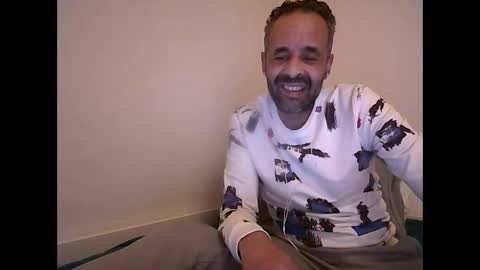 Snapshot of handsomepenis20cm chatting on 10-17-25, 11:51 handsomepenis20cm online show from 10-17-25, 11:51