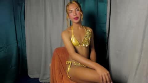Snapshot of handsup_gabriella chatting on 05-19-26, 12:00 handsup_gabriella online show from 05-19-26, 12:00