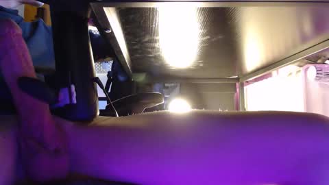 Snapshot of handyman0001 chatting on 11-30-25, 02:21 Handyman online show from 11-30-25, 02:21