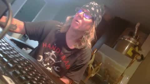 Handystudman online show from 01-12-25, 03:57