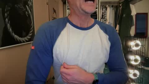 Snapshot of hankmoody6 chatting on 01-19-25, 04:04 hanky online show from 01-19-25, 04:04