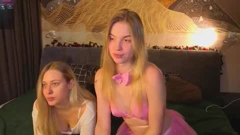 Snapshot of hanky_moon chatting on 12-18-25, 06:47 Sweden online show from 12-18-25, 06:47