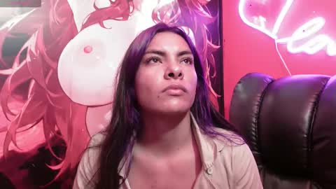 Snapshot of hanna13_ chatting on 11-12-25, 05:13 Hanna online show from 11-12-25, 05:13