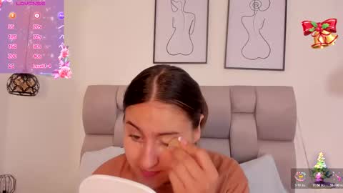 hanna__evans_ online show from 11-30-25, 12:20